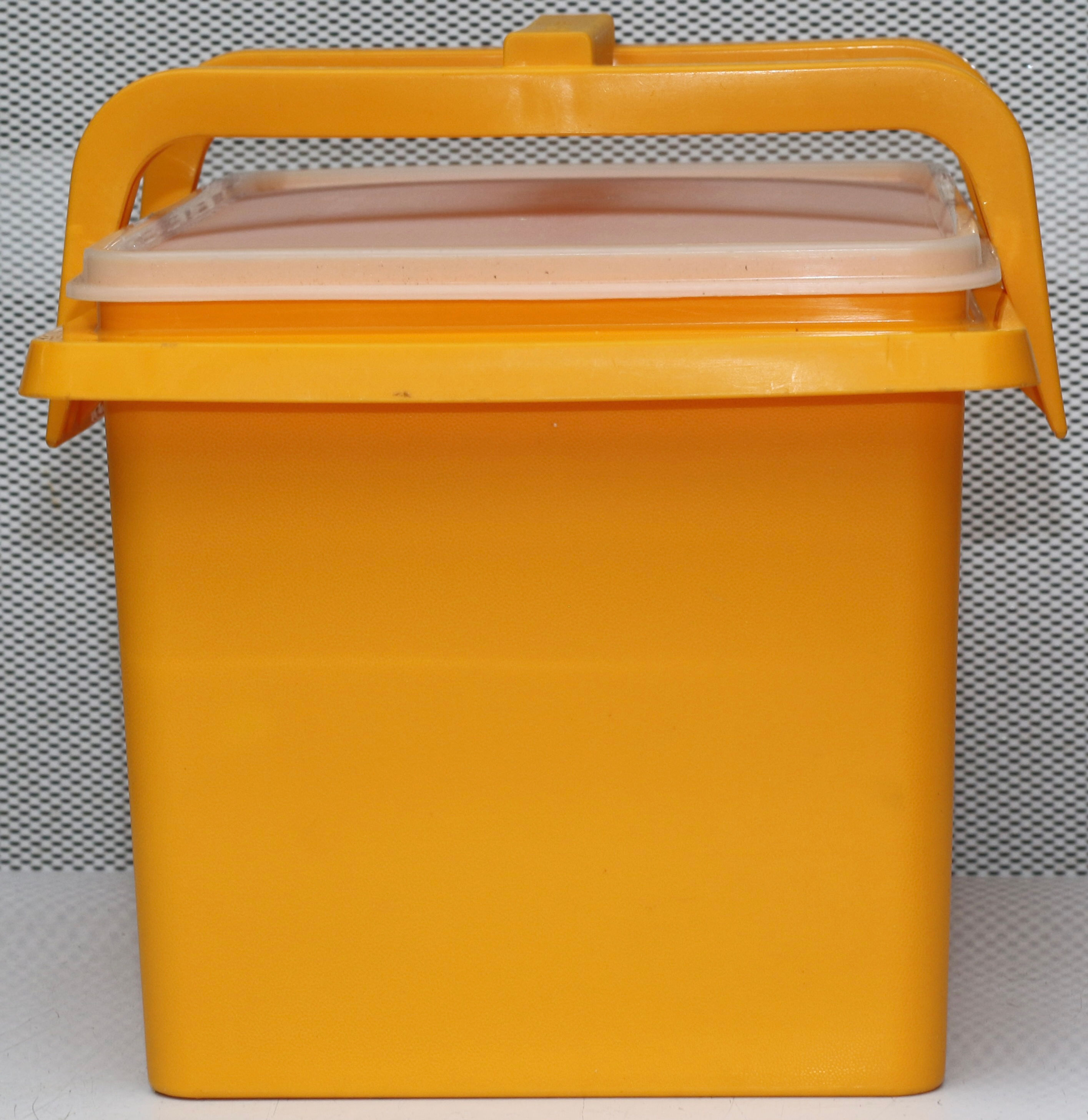 Preloved Vintage Tupperware Carry-All container, picnic carry-all or stow-n-go.