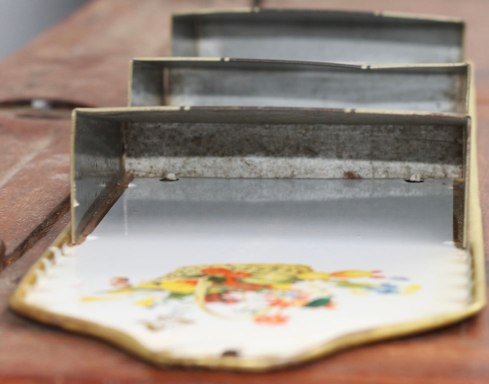 縮圖：Preloved Vintage Mid-century letter rack, Wall-Mounted Retro Bills Organiser