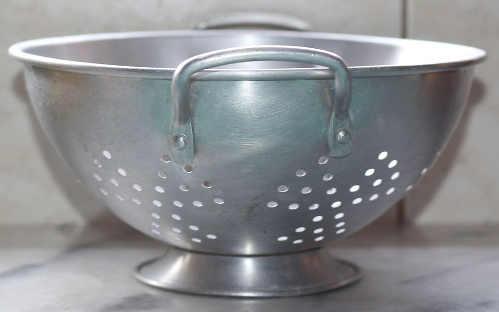 Miniaturbild: Preloved Vintage Metal Colander, Farmhouse Colander, Metal Drainer