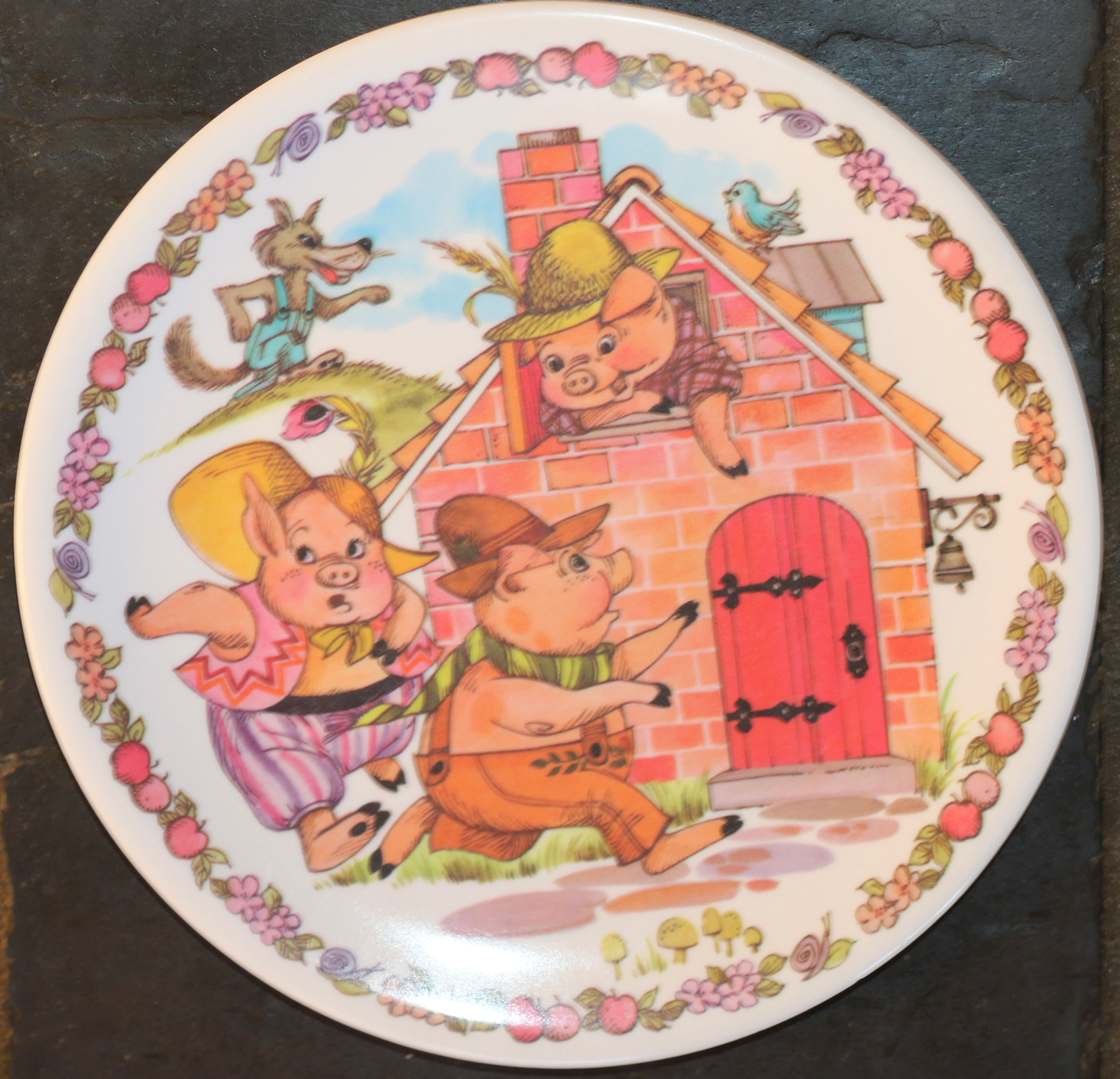 Preloved Vintage Ornamin Ware melamine children's plate The Three Little Pigs