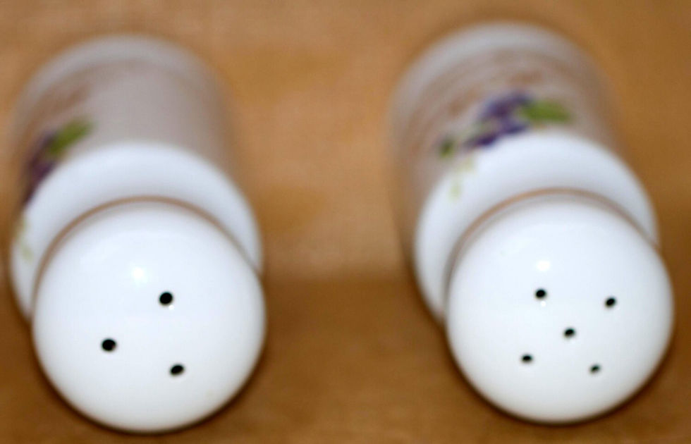 Miniaturbild: Preloved Vintage Mother Salt and Pepper Shakers Gift