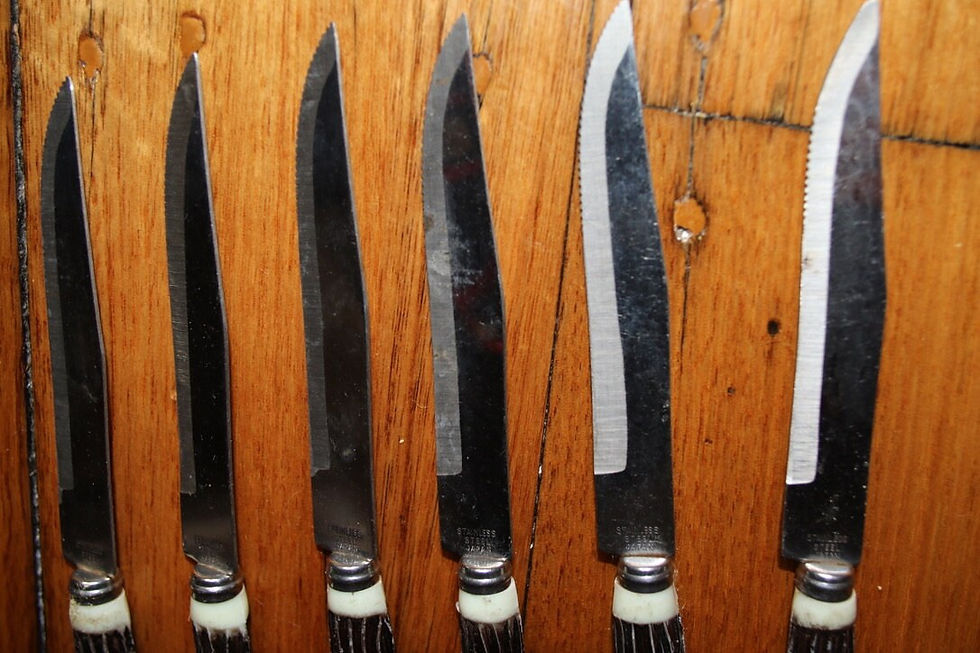 Miniaturbild: Preloved Faux Bois Plastic Handled Knives, Fake Antler Knives