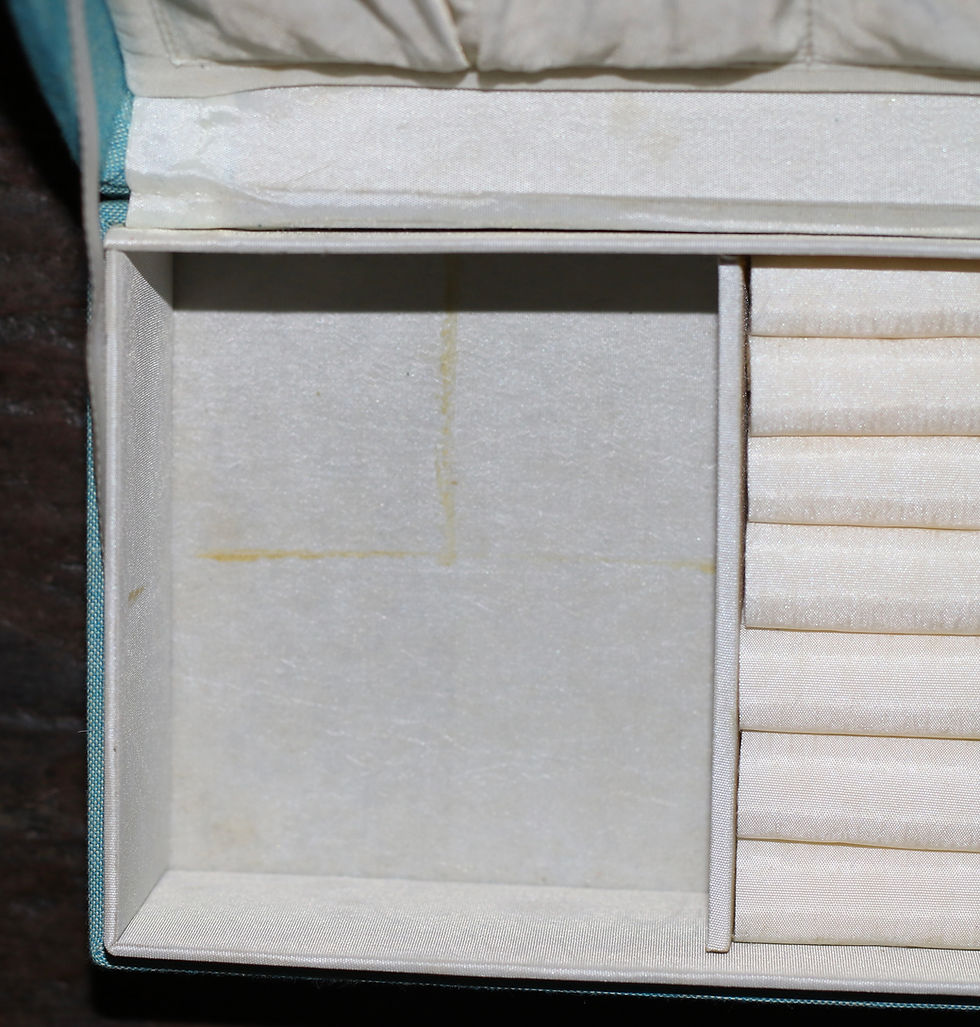 Miniatura: Preloved Chinese jewellery box