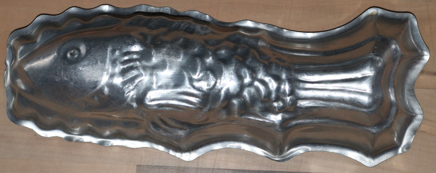Preloved Vintage Metal Fish Mold, Metal Fish Mould, Pate Mould, P