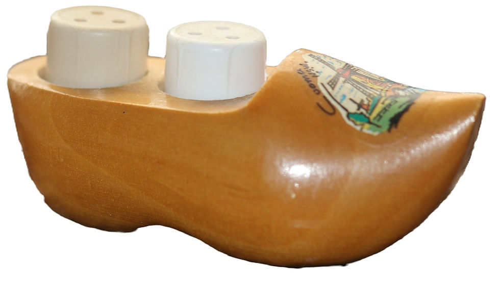 Миниатюра: Preloved Souvenir Clog With Salt And Pepper Shakers,  Cooma NSW