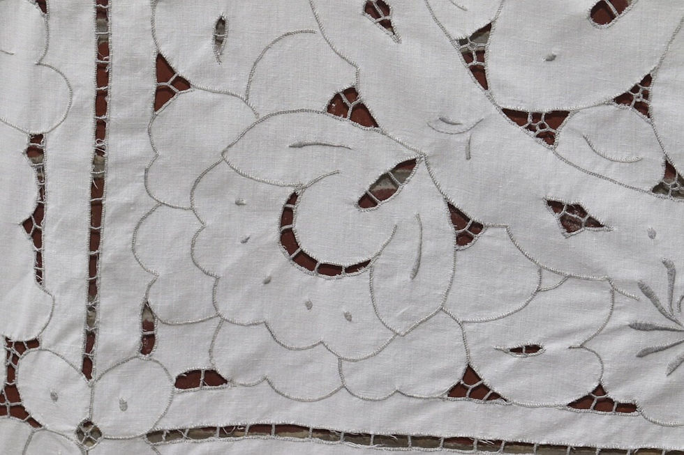 Miniaturbild: Preloved Cutwork Embroidered Tablecloth