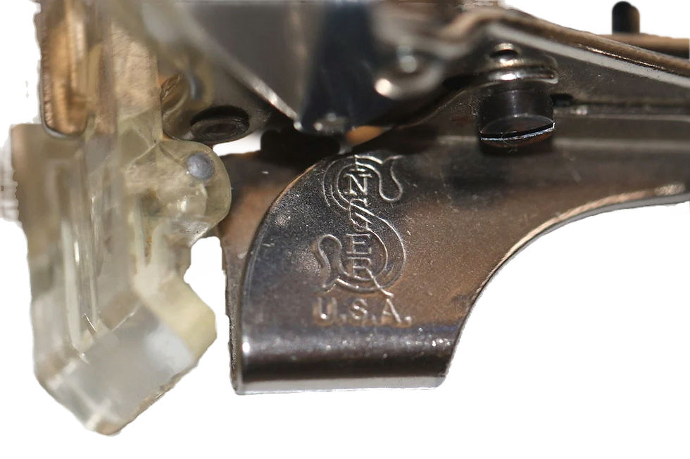 Μικρογραφία: Preloved Singer sewing machine attachment.