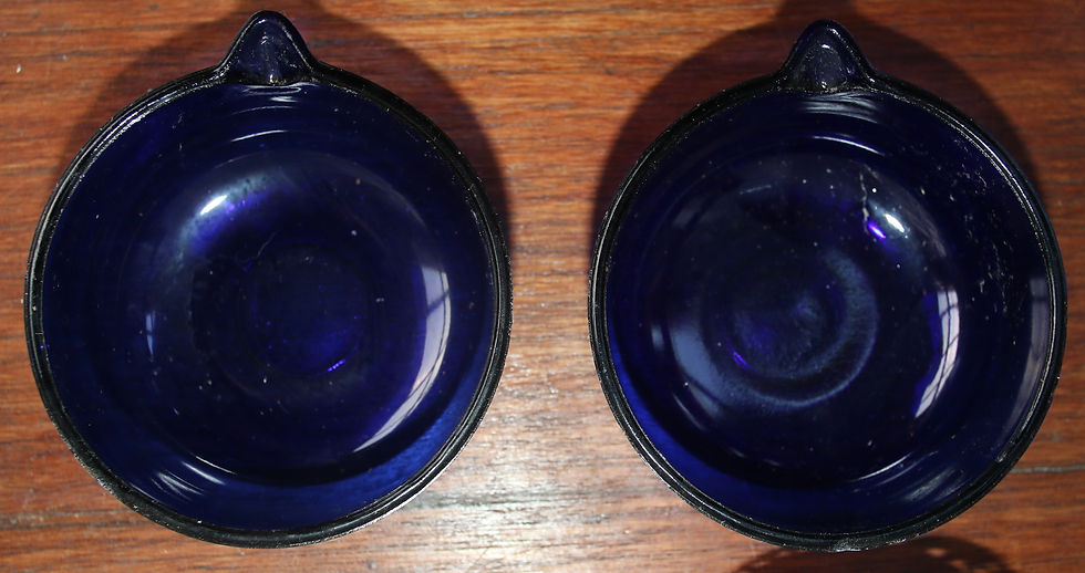 Μικρογραφία: Preloved Vintage Blue Glass Creamer/Milk Jug in Metal Stand
