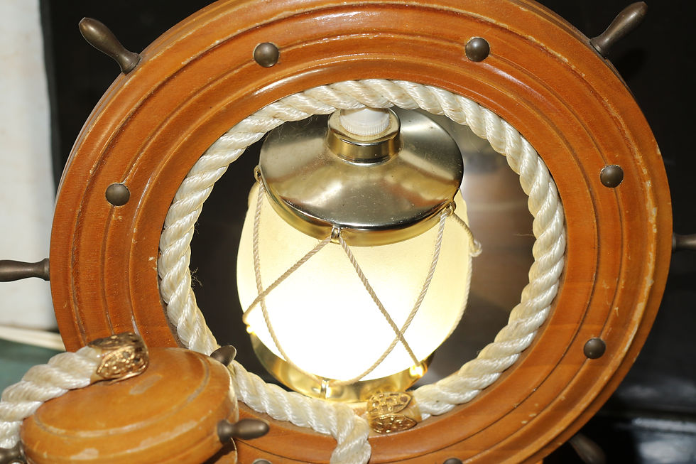 縮圖：Preloved Vintage nautical ship's wheel table lamp