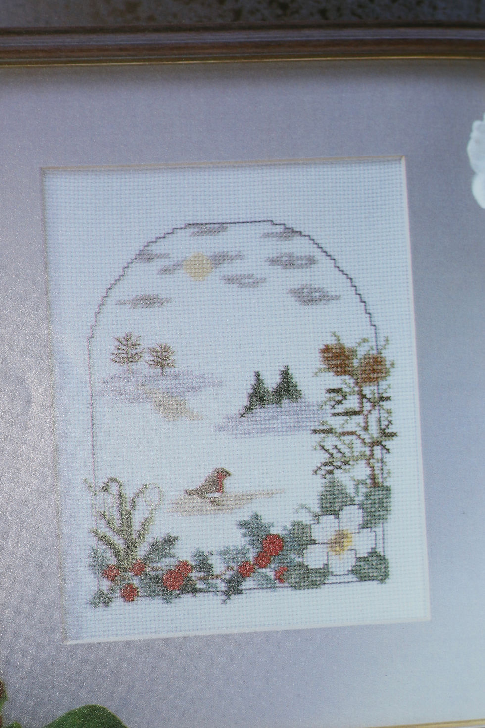縮圖：Preloved Four Seasons in Cross Stitch by Gail Bussi Pattern Book