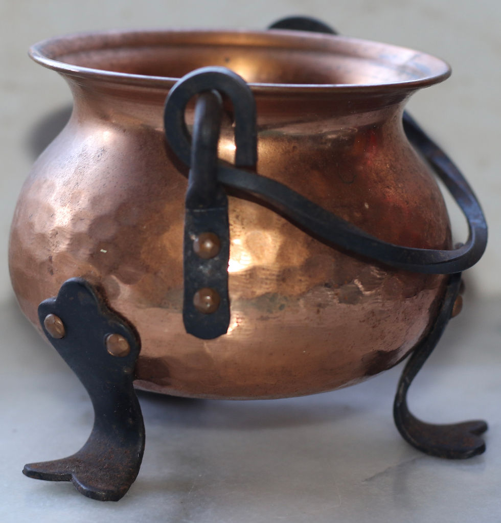 Miniaturbild: Preloved Small Hammered Copper or Brass Cauldron