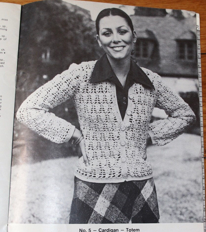 縮圖：Vintage Patons Crocheting Book No. 476 - Crochet Charm.