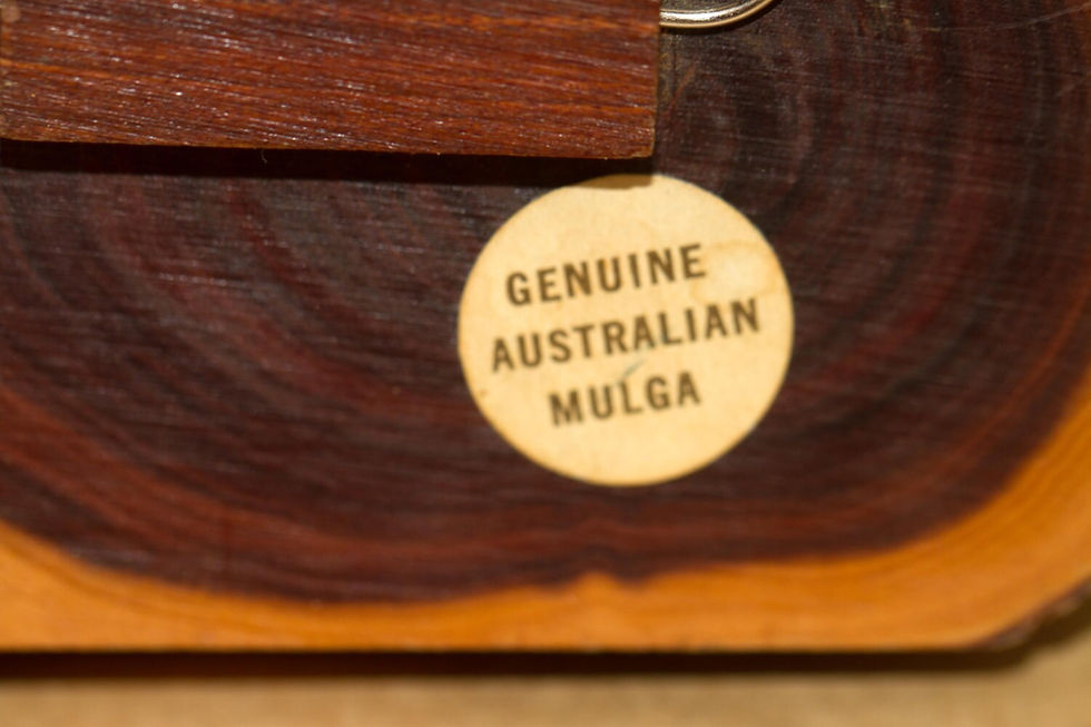 Miniaturbild: Preloved Souvenir of Australia, Australian Mulga Wood Kangaroo Picture