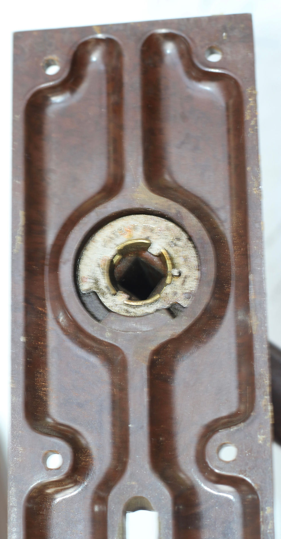 Миниатюра: Preloved Everite Bakelite Door Handle And Door Lock Cover Plate Set