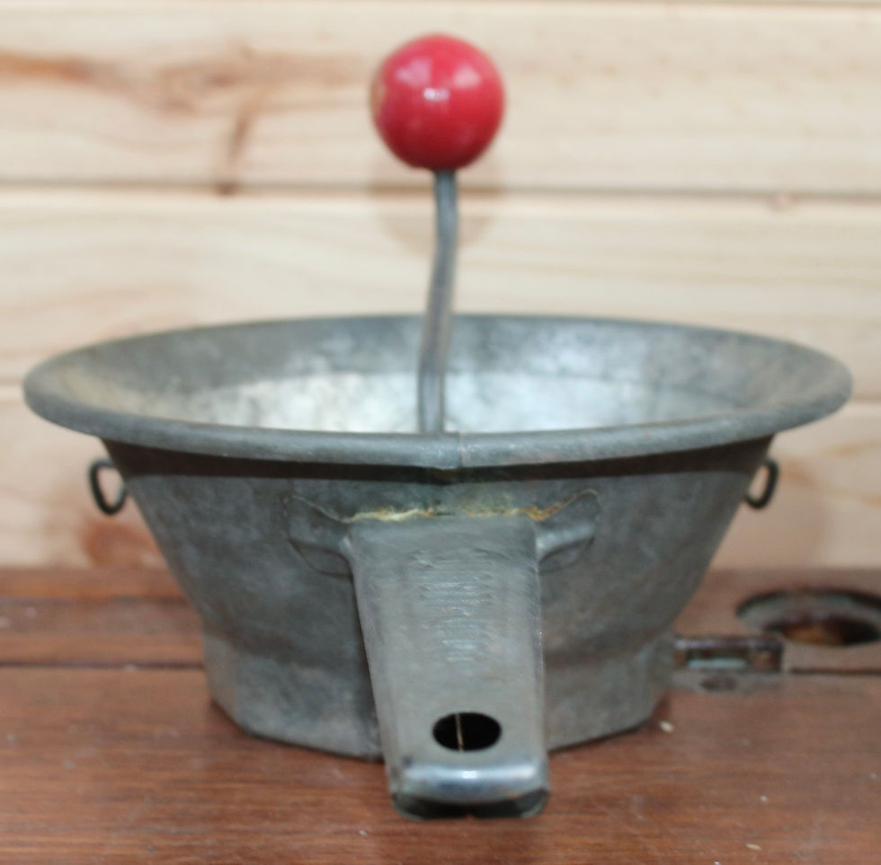 Miniature : Preloved Vintage Metal Moulin Legume No.1