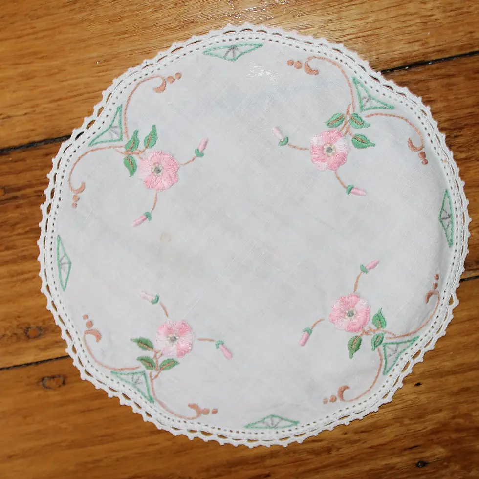 Miniatura: Preloved Embroidered Doily , Floral Doily , Flower Doily