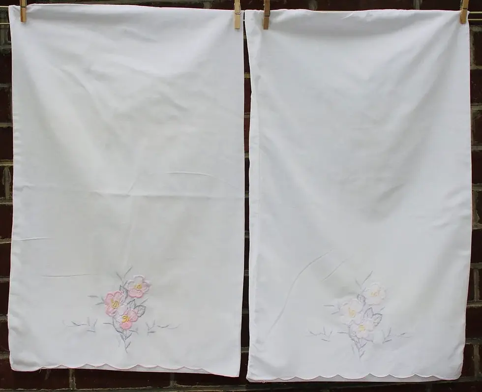 Miniatura: Vintage Pair of Embroidered Floral Pillowcases, Set of Floral Pillowcases