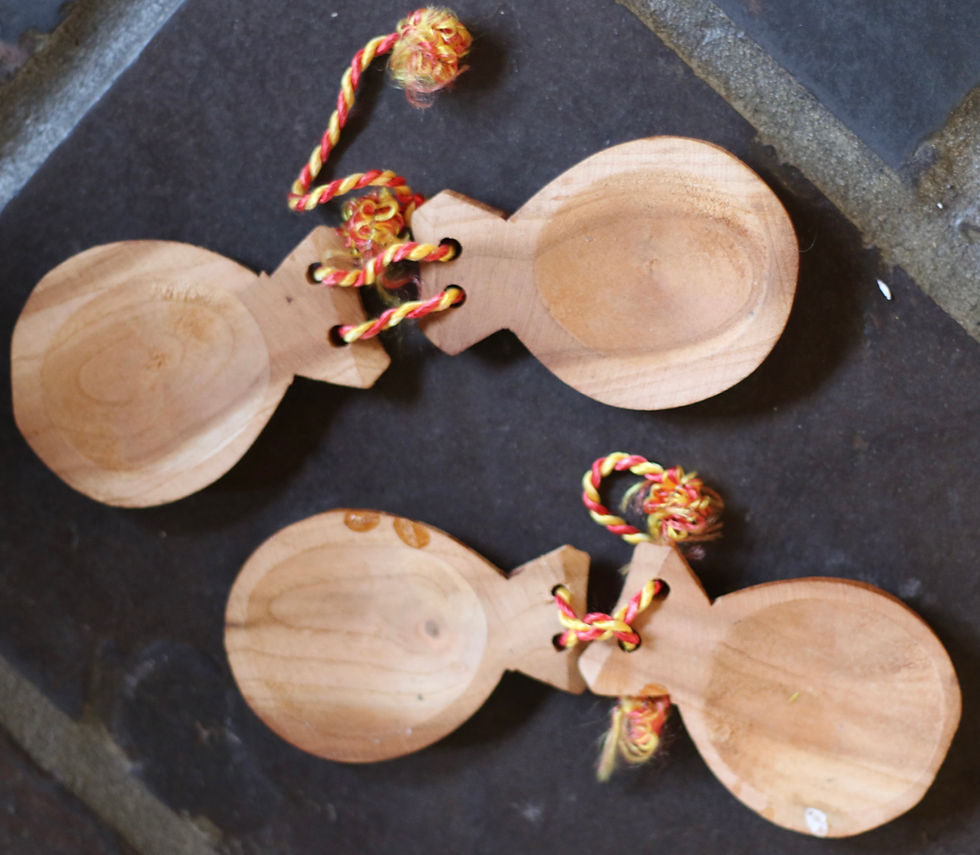 Thumbnail: Preloved vintage, unbranded Spanish wooden castanets - Matador & Flamenco Dancer