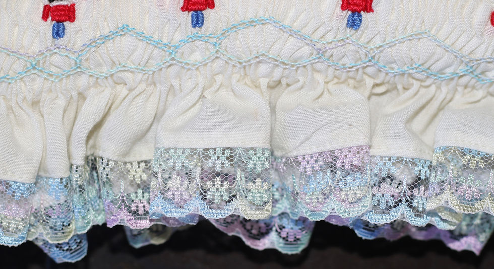 Miniatura: Preloved Fabric and Lace Smocked Coat hanger