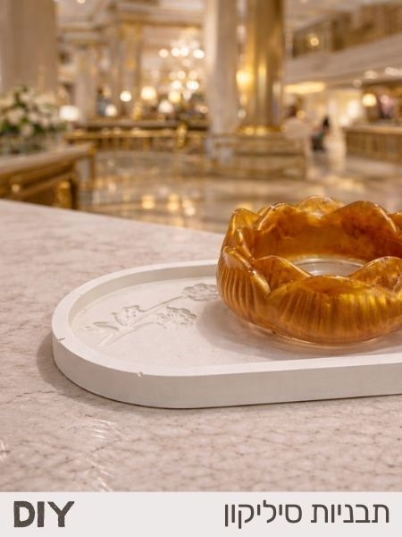 תבנית אובלית עם פרח