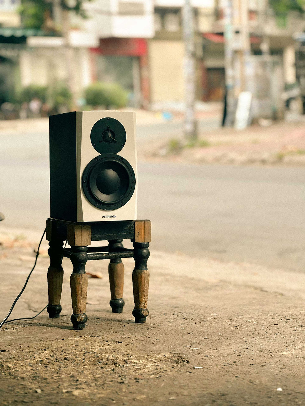 Vintage-inspired speaker representing immersive analogue sound and audiophile music culture