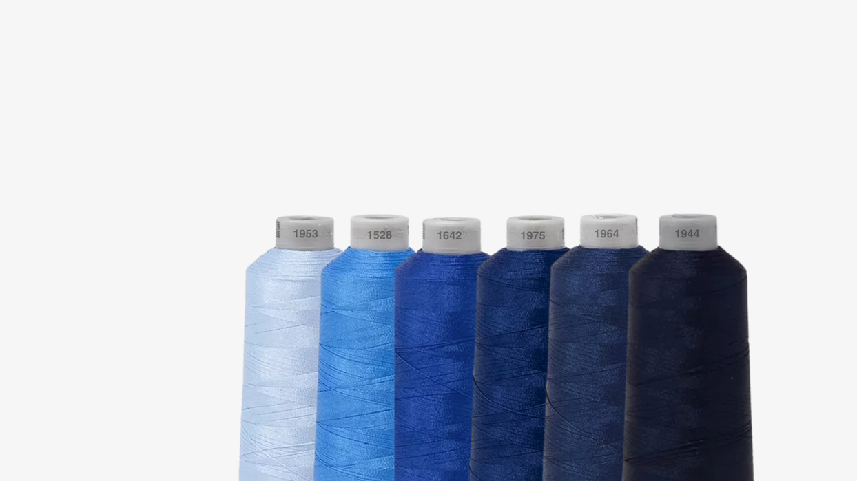 Bobine de fils de couleurs Vertes pour montrer au clients - Broderie Paris 