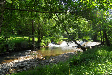 Le Moulin tranquil river view, La Materette, Materette, 09320 Duban sur Arize, Couserans, Ariège, Perenees , Gîtes, Holiday Apartments, Fran&Nick Gites, Fran&Nick Holiday Apartments.  