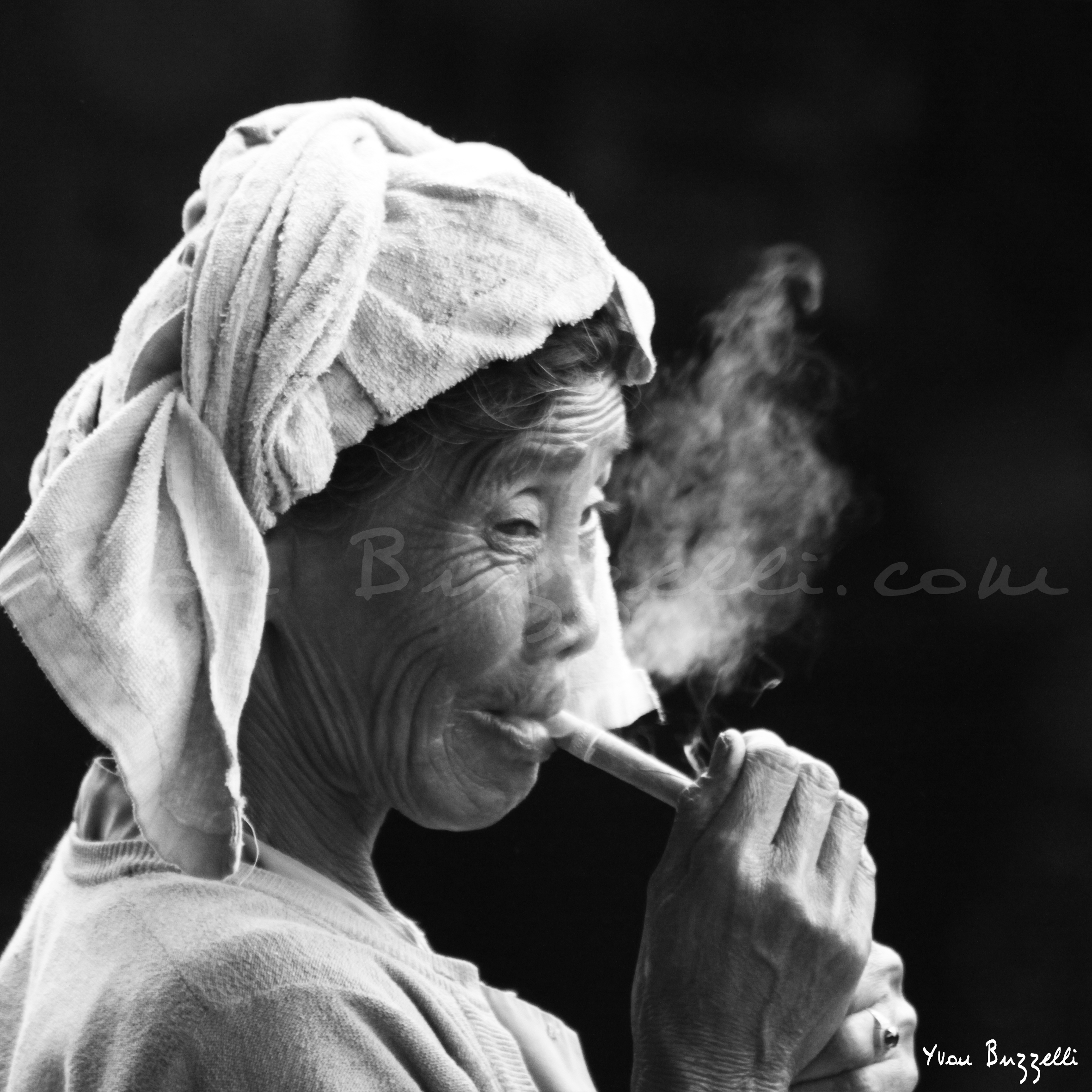 LA FEMME AU CIGARE