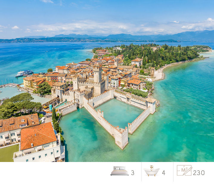 LUSSUOSO ATTICO DI MQ 230 IN CENTRO STORICO