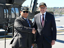 Presiden RI Prabowo Subianto (kiri) dan Perdana Menteri Australia Anthony Albanese memberikan keterangan pers Bersama di atas kapal HMAS Canberra, Garden Island Naval Base, Australia