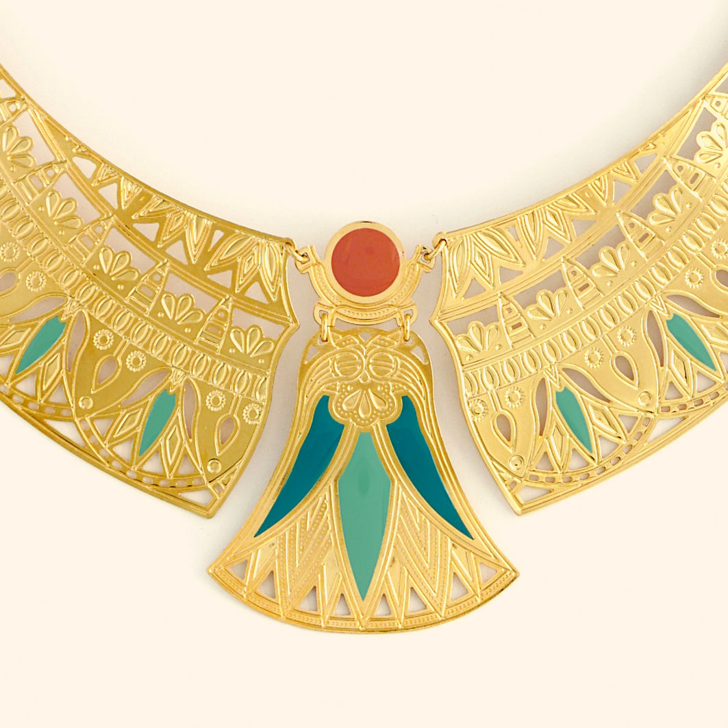 Plastron finition or