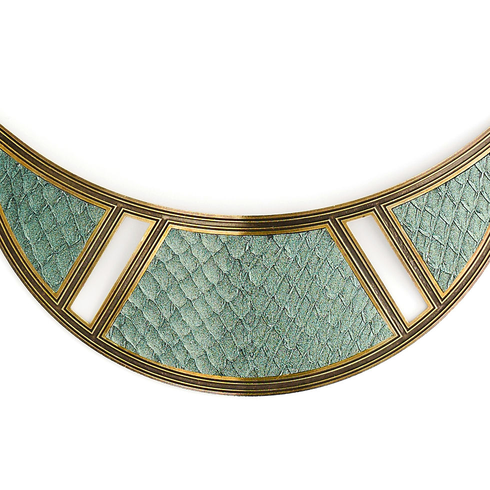 plastron Trésor Celte finition vieux bronze et cuir marin