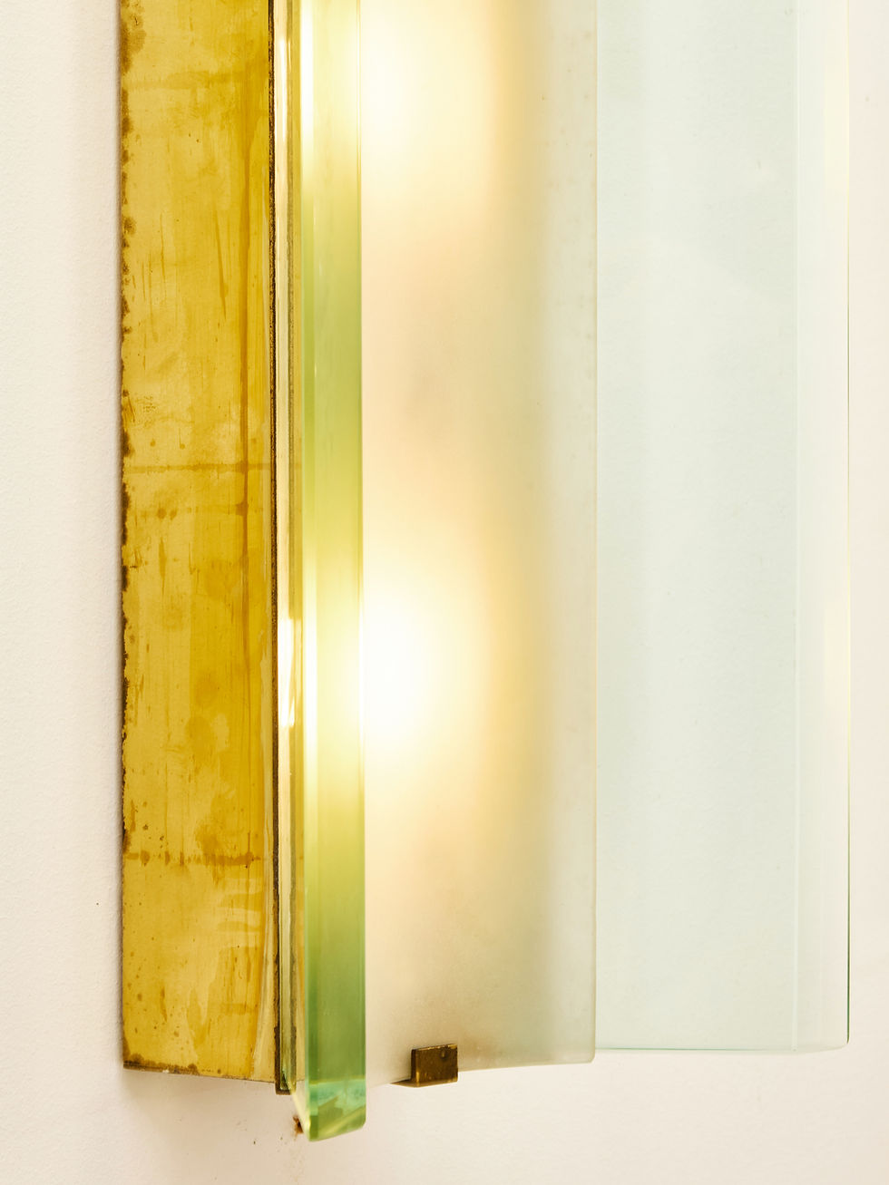 Miniature : Pair of 2052 Fontana Arte by Max Ingrand Wall Sconces