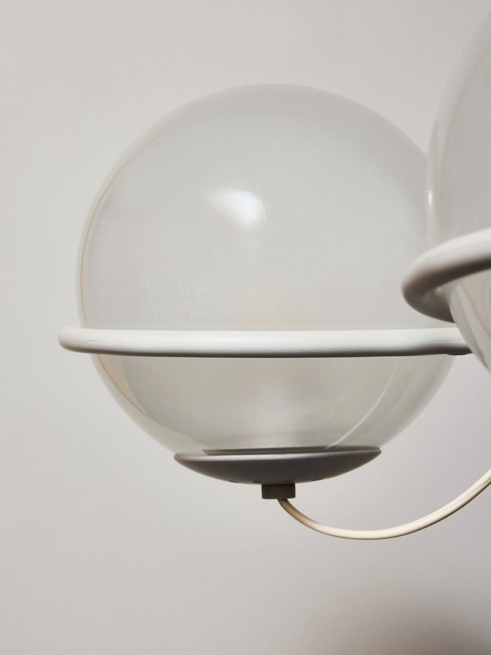 Miniature : Gino Sarfatti "543" Lamp for Arteluce, White Lacquered Metal and Opaline Globes
