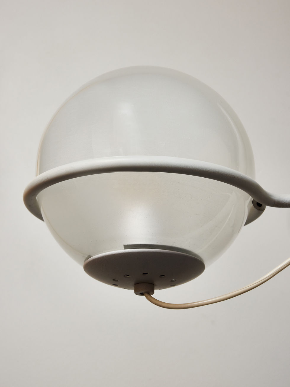 Miniature : Gino Sarfatti "543" Lamp for Arteluce, White Lacquered Metal and Opaline Globes