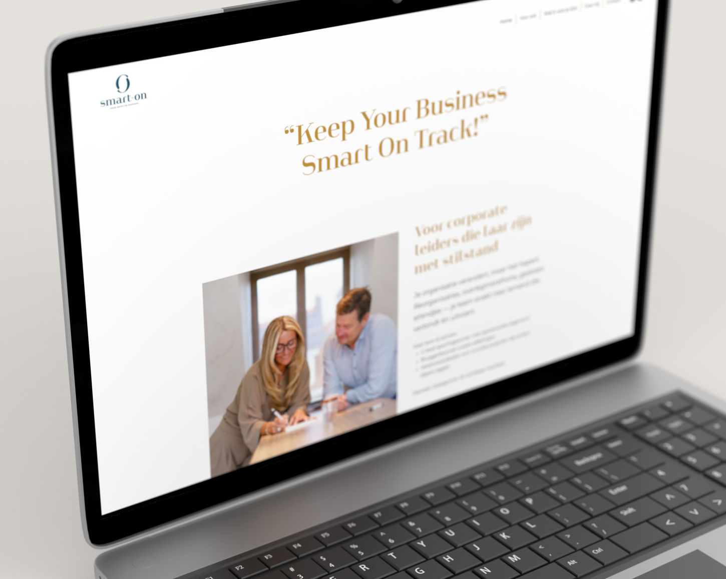 Close-up open laptop op "Voor wie" page Smart-On website