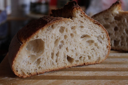 Pain au levain aéré et tranché bien gonf