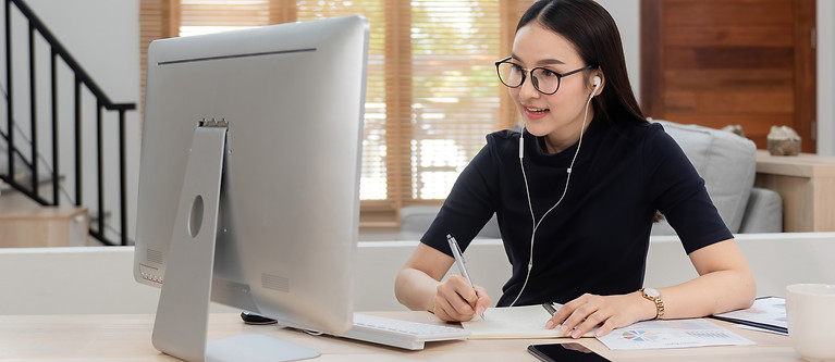 beautiful-asian-women-work-meet-online-from-home-via-computers-interacting-with-colleagues