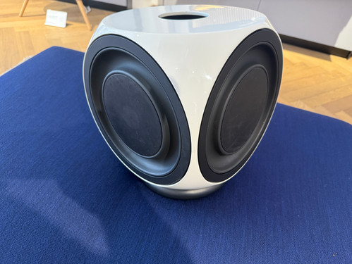 スピーカー・ウーファー Bang&Olufsen B&O BeoLab2 REFINED THUMP Bang Olufsen Beolab 2 Review - YouTube