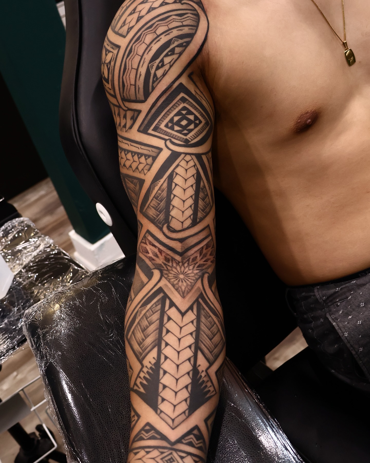 Completed black freehand Polynesian and Filipino tribal full sleeve on an arm and shoulder