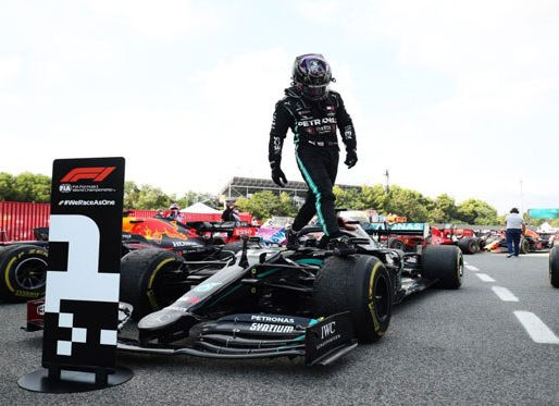 Cataluña se rinde a los pies de Lewis Hamilton