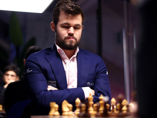Carlsen se impone con apremio a Nepomniachtchi en el desempate