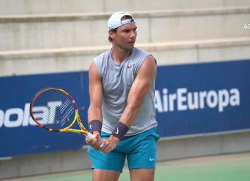 Rafael Nadal retoma su plan de entrenamiento en la cancha
