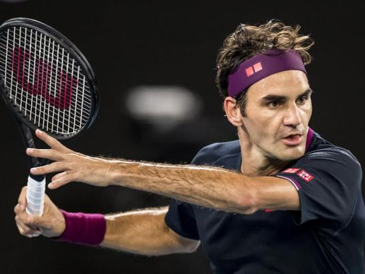 Roger Federer vuelve a tomar la raqueta