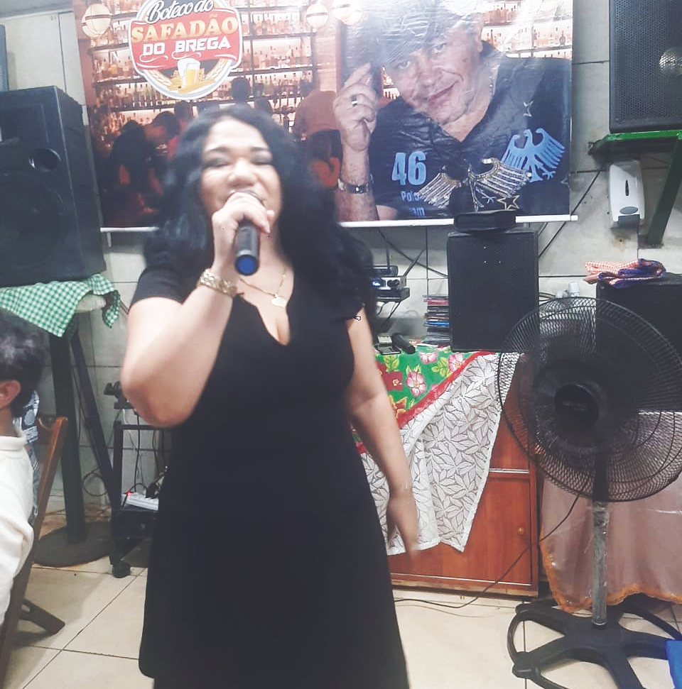 Márcia Mello se apresentando no Restaurante do Januário, Feira de São Cristovão.