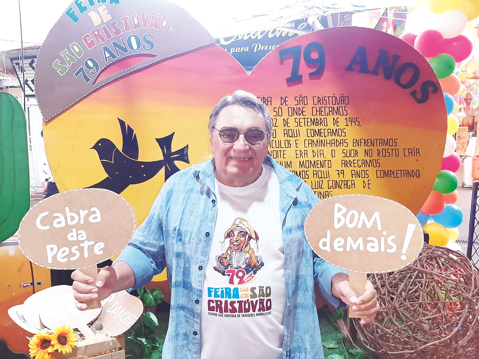 Marcus Lucenna, o cantador dos quatro cantos.