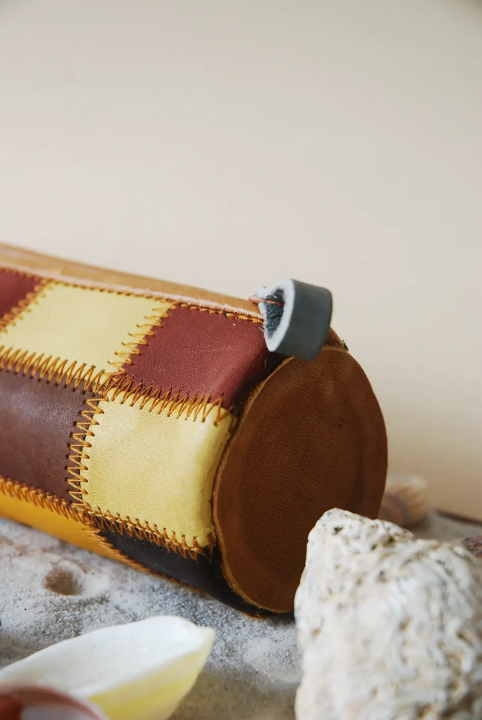 Miniature : Trousse ronde en cuir recyclé de la marque Mabuti'k