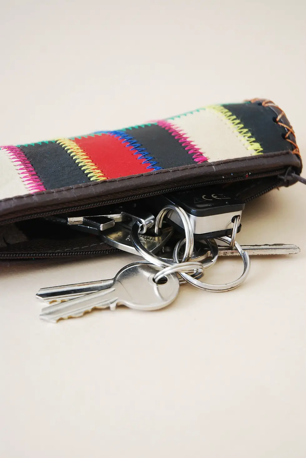 Miniature : Trousse ronde en cuir recyclé de la marque Mabuti'k