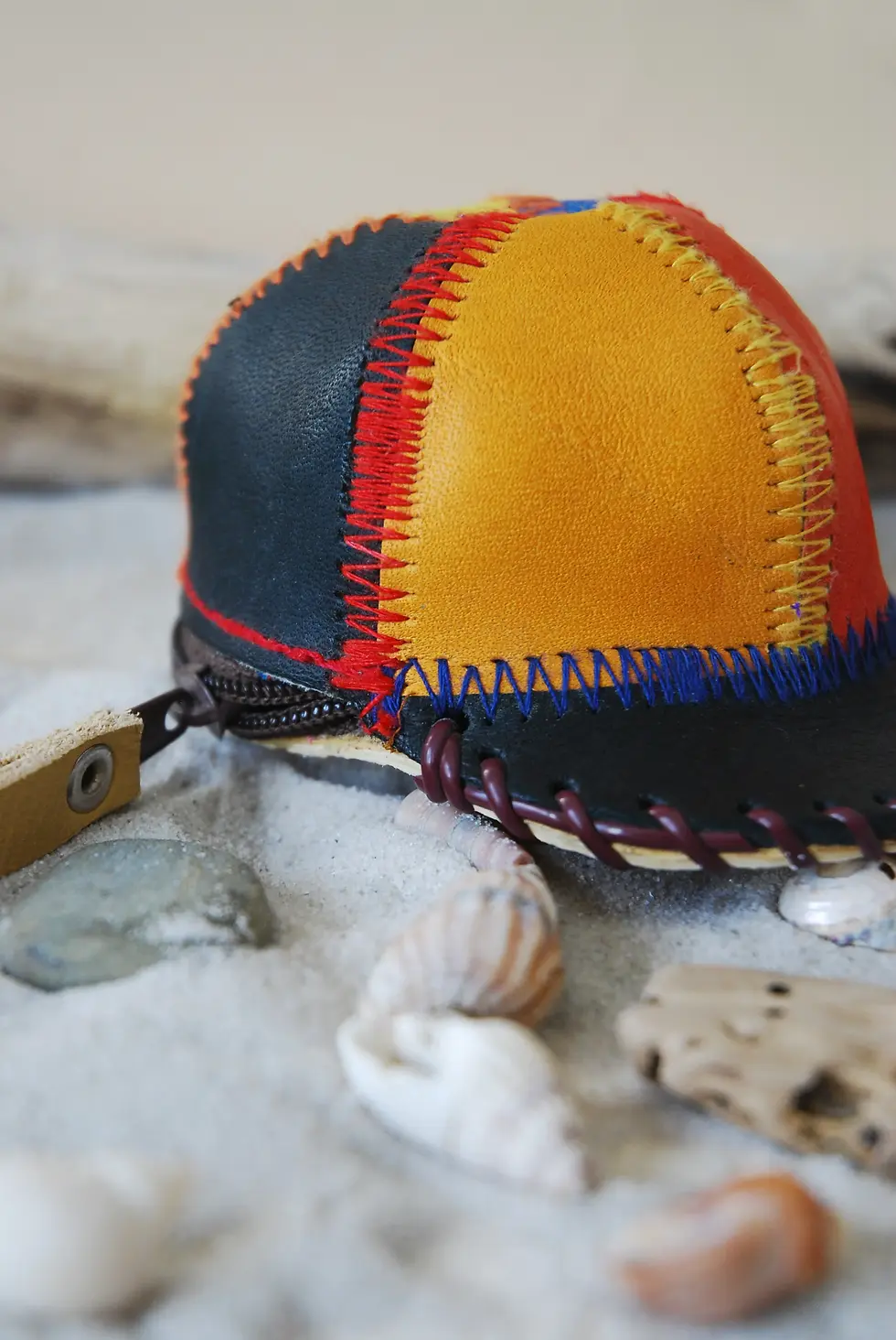 Miniature : Porte-monnaie Casquette en cuir recyclé de la marque Mabuti'k