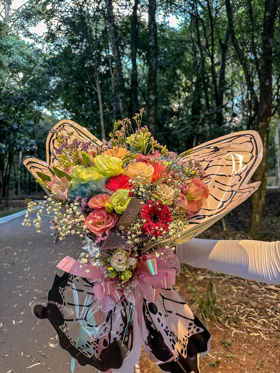 Buquê Butterfly! com flores nobres mistas